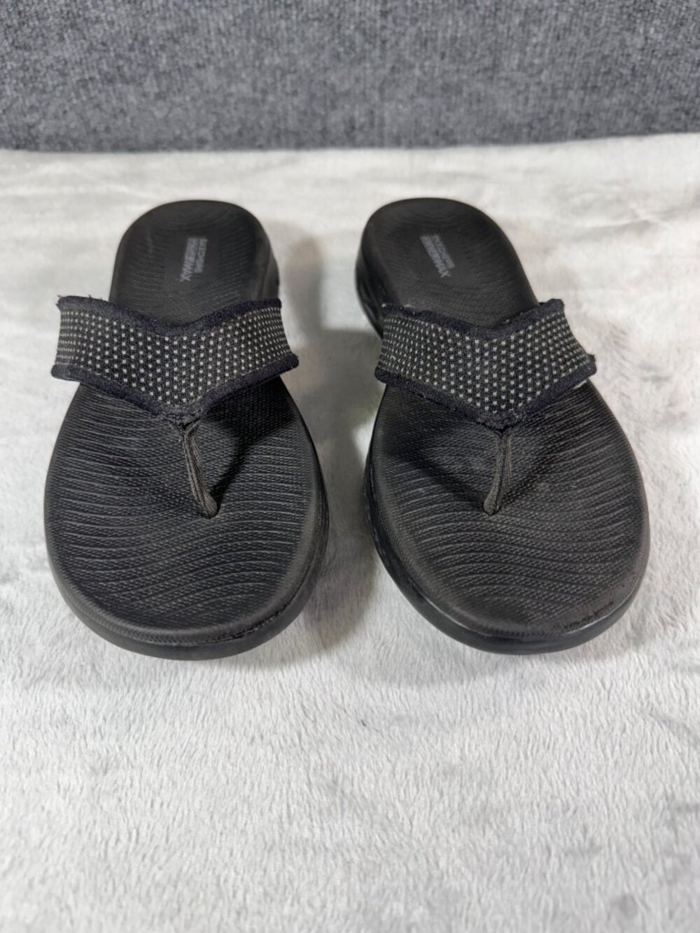 Skechers Womens size 9  Black Flip Flops On The Go 600  Black Flip Flops
